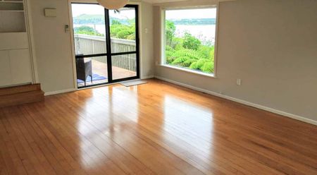 Bright and spacious 3 bedroom, Hillsbrough - Photo 2