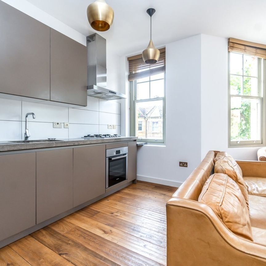 2 Bed Flat, Mildenhall Road, E5 - Photo 1