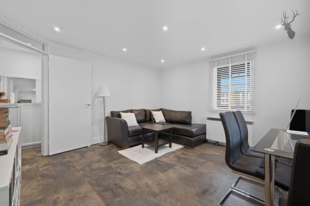 1 Bedroom Apartment - Photo 2