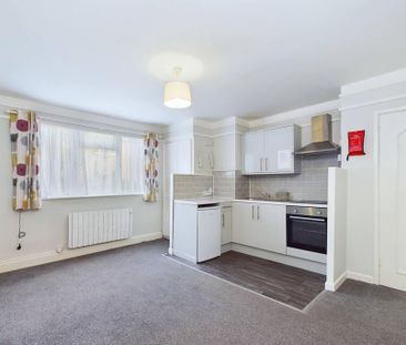 1 bedroom ground floor flat to rent - Photo 2