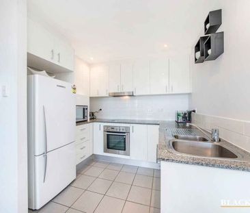 One-Bedroom Plus Study in the Heart of Gungahlin - Photo 6