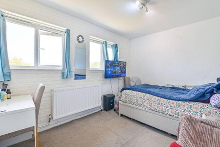 3 bedroom flat to rent - Photo 2