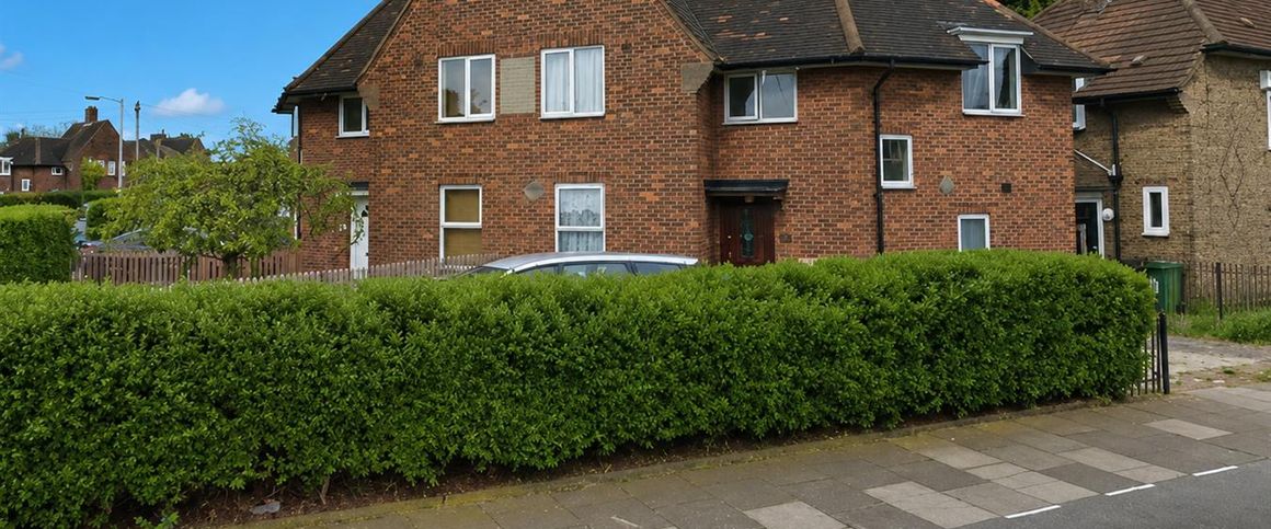 Torridon Road, London SE6 - Photo 1