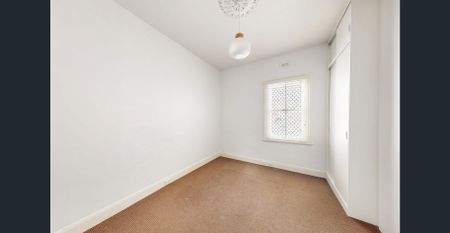 2 Bedroom Victorian Charm - Photo 4