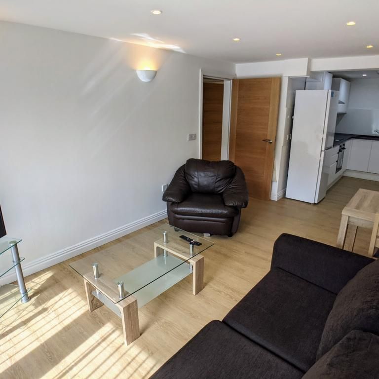2 bedroom flat to rent - Photo 1