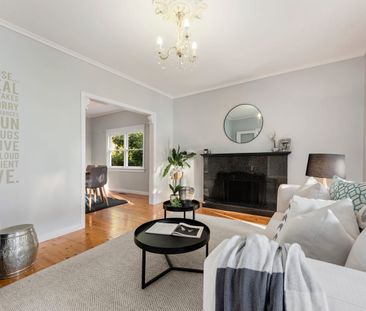 Charming Family Home with Multiple Living Areas - Photo 5