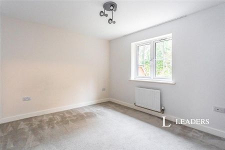 4 bedroom detached house to rent - Photo 4