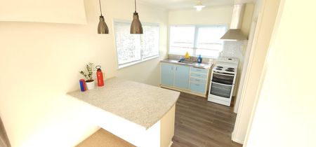 Charming 2BR Unit in Totara Vale! - Photo 5