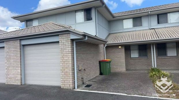 Spacious 2 bedroom townhouse for rent - Photo 1