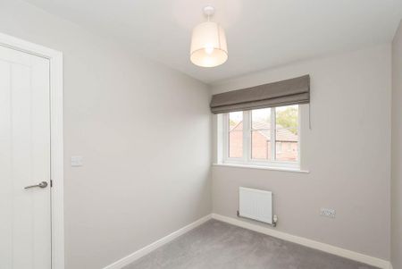 3 bedroom semi-detached house to rent - Photo 2