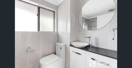 Contemporary Living, Perfect Location - Photo 3