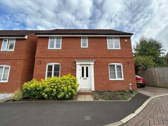 Roe Gardens, Three Mile Cross, Berkshire, RG7 - Photo 1
