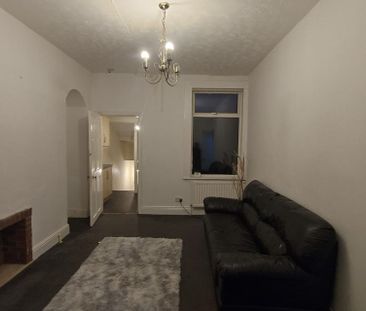 3 bedroom flat to rent - Photo 2