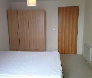 Beckhampton Street, Swindon - Photo 3