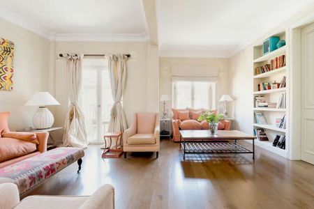 Plaza de la Contratación, Sevilla, Andalusia 41004 - Photo 3