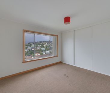 6 bedrooms and 1 bathroom available now in west moonah - Photo 5