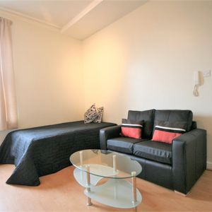 Flat 5, 229 HYDE PARK ROAD Leeds - LS6 1AH - Photo 2