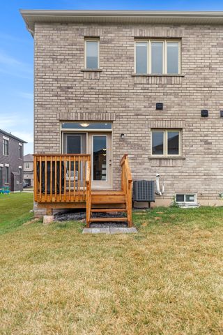 For Lease - 270 Great Falls Boulevard, Hamilton, Ontario - Photo 2