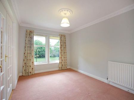 3 bedroom flat to rent - Photo 2