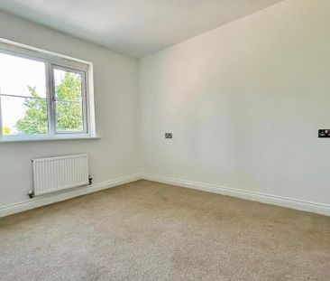 4 bedroom semi-detached house to rent - Photo 3