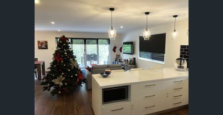 Beautifully presented 4 bedroom home - Photo 5