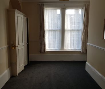 Balmoral Place, Halifax, HX1 - Photo 1