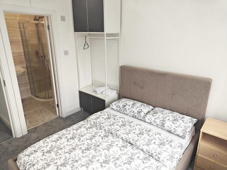 1 bedroom in a house share to rent - Photo 4