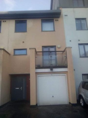 4 bedroom townhouse to rent - Photo 3