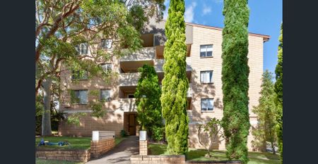 Light-filled Newly Renovated Two Bedroom Apartment - Photo 5