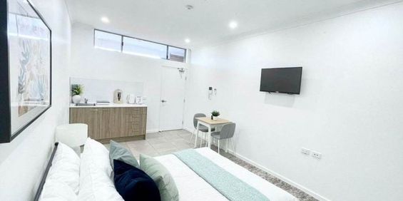 "Modern Furnished Studio" - Photo 3