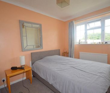 2 bedroom end of terrace house to rent - Photo 5