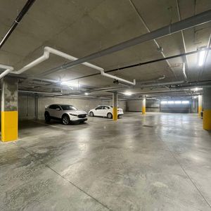 LUXUEUX 5 1/2 AVEC GARAGE BELVÉDÈRE-SUD - Photo 2