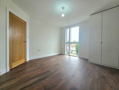 3 Bedroom Apartment, Norbury Avenue, London - Photo 5