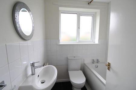 2 bedroom semi-detached house to rent - Photo 4