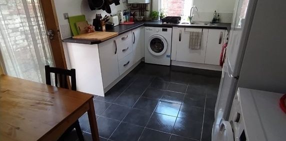 3 Bed Terraced House, Truro Road, L15 - Photo 2