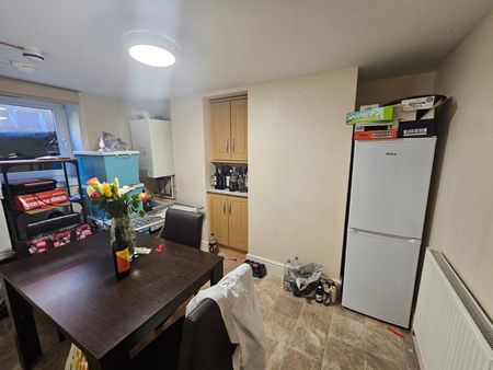 6 Bed - 65 Richmond Avenue, Hyde Park, Leeds - LS6 1DB - Student - Photo 2