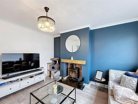 3 bedroom semi-detached house to rent - Photo 2