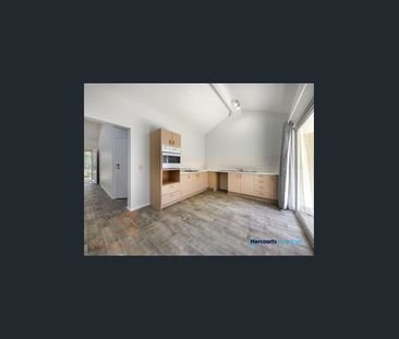 Charming Townhouse in Seven Hills - Photo 3