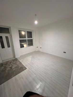 3 Bed Terraced House, Holme Lane, S6 - Photo 1