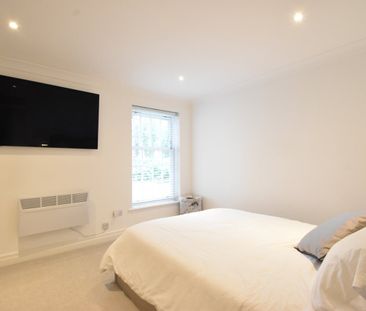 Stoneleigh Park, Weybridge, KT13 - Photo 4