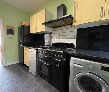 3 bedroom flat to rent - Photo 2