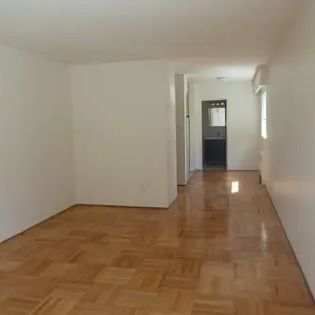 3 rooms apartment of 37 m² in Vancouver - Photo 2