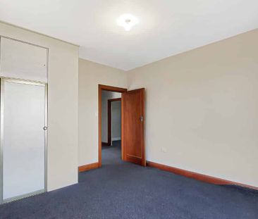 Three Bedrooms On Barrington Street - Photo 3