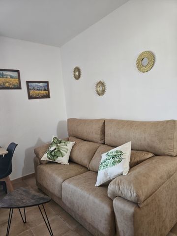 Apartamento de alquiler en Calle Ciclamen, 10, Fuente Alegre - El Chaparral - Los Morales - Photo 2