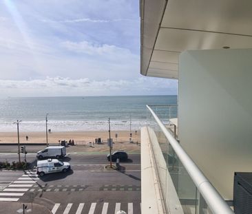 LA BAULE PROCHE AVENUE DE GAULLE, T2 MEUBLÉ AVEC VUE MER DE CÔTÉ - Photo 3