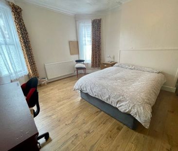 TWO DOUBLE BEDROOM STUDENT, CHARMINSTER (P03329) - Photo 2