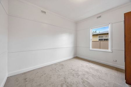 SPACIOUS THREE BEDROOM HOME LOCATED IN WENDOUREE WEST - Photo 3