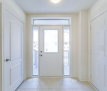 For Lease - 454 Silver Maple Road, Oakville, Ontario - Photo 2