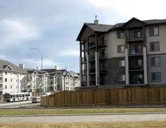 Cozy 1 bedroom Condo - Utilities included + 1 Parking + Big Balcony | 2417 - 8 Bridlecrest Drive Southwest, Calgary - Photo 1