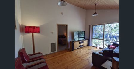 LOCATION LOCATION! - Photo 3